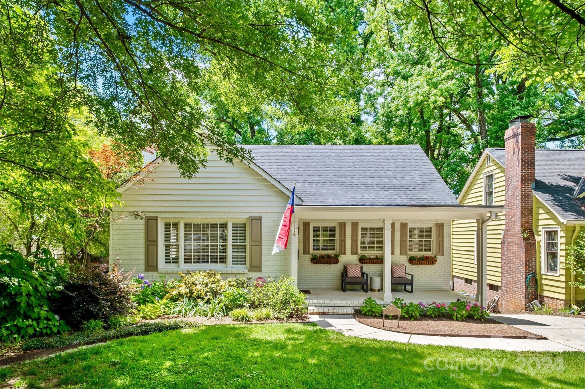Welcome to the epitome of charm and curb appeal in this adorable Chantilly residence! Step inside to discover a newly painted interior and light fixtures. Updated kitchen with quartzite countertops, white cabinetry, and stainless steel appliances, all installed in 2018.
Escape upstairs to the primary suite featuring a full bath, a roomy walk-in closet, and a separate flex space, perfect for additional closet, office or nursery, offering versatility and comfort for your lifestyle needs.
Downstairs, the large basement provides seamless access to the generously sized fenced backyard, perfect for enjoying outdoor activities and entertaining guests in style. Basement can be used as an addional living area and workout space.
Located just moments away from Chantilly Park, as well as an array of delightful restaurants and retail establishments along Central and Pecan, this home offers the ideal blend of convenience and leisure.
Listing date 5/28