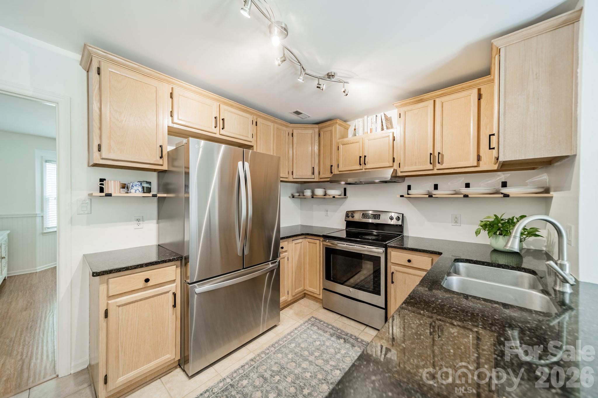 Cameron Wood - Residential