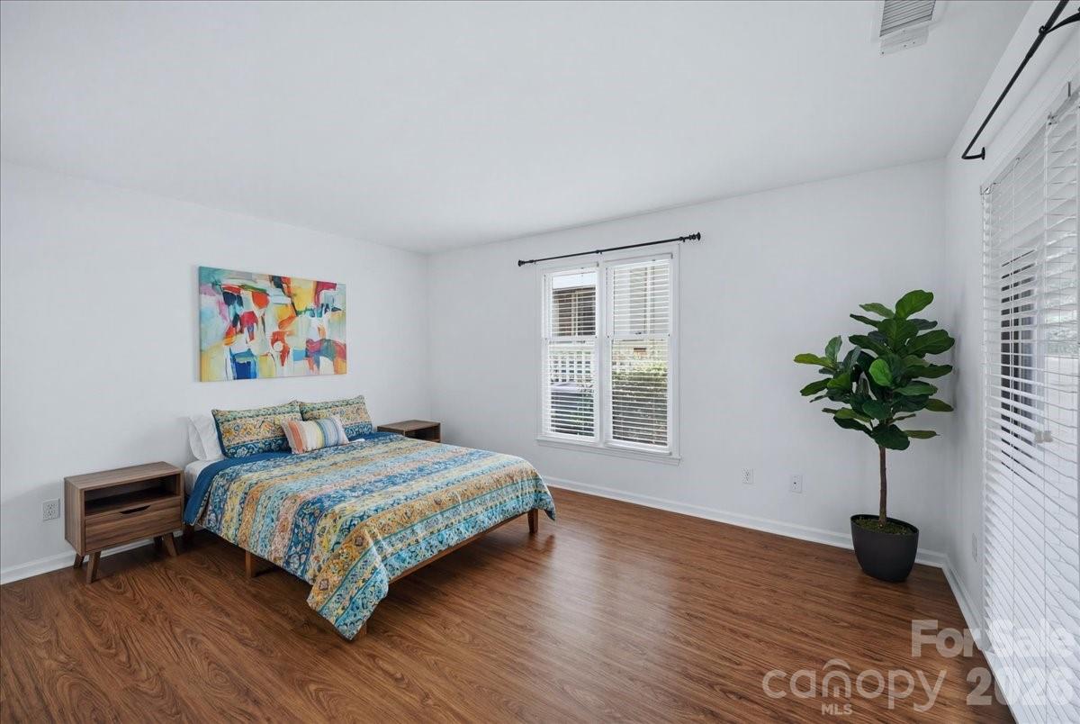 Queens Station - Residential