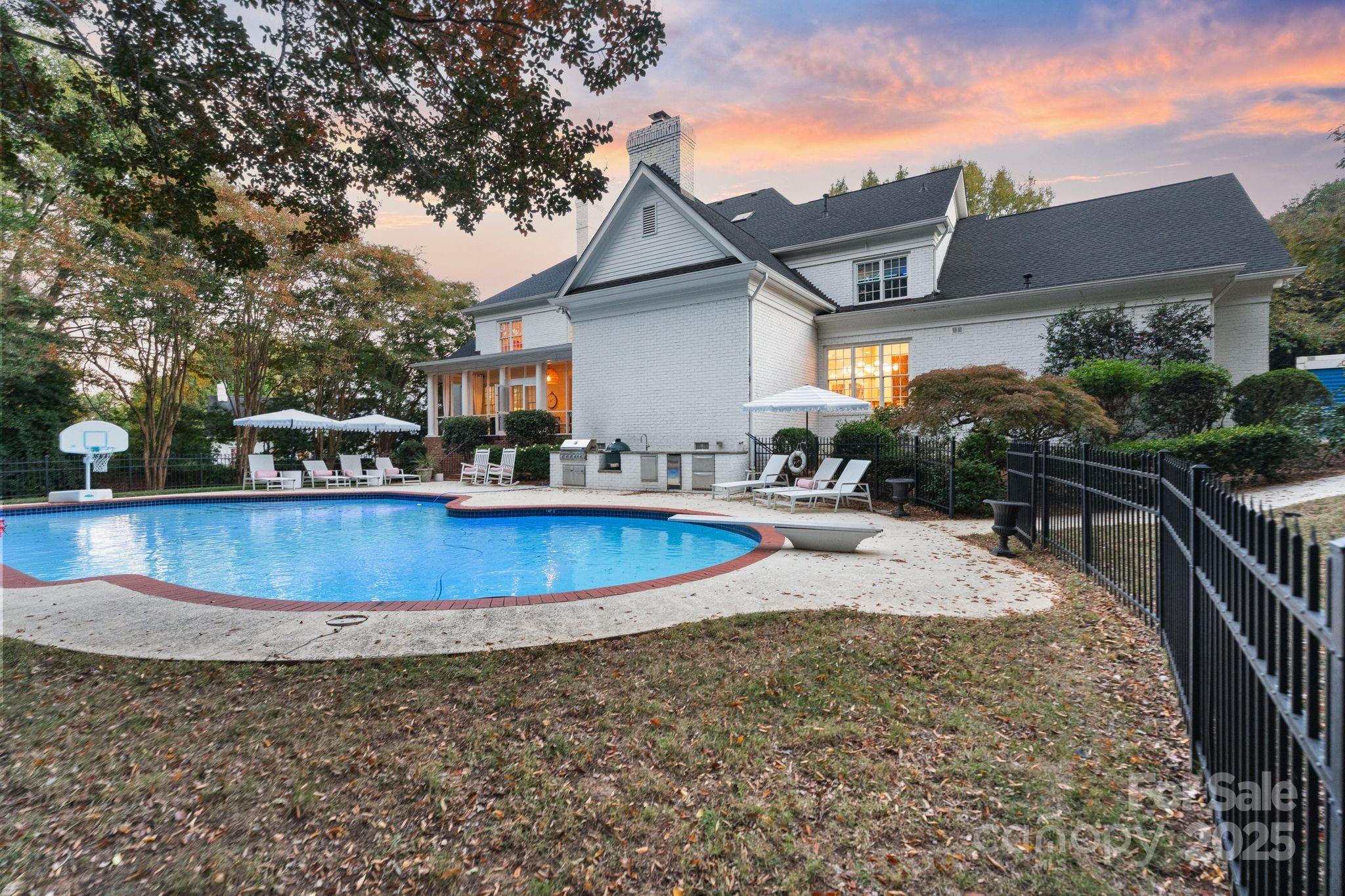 Hampton Manor - Residential
