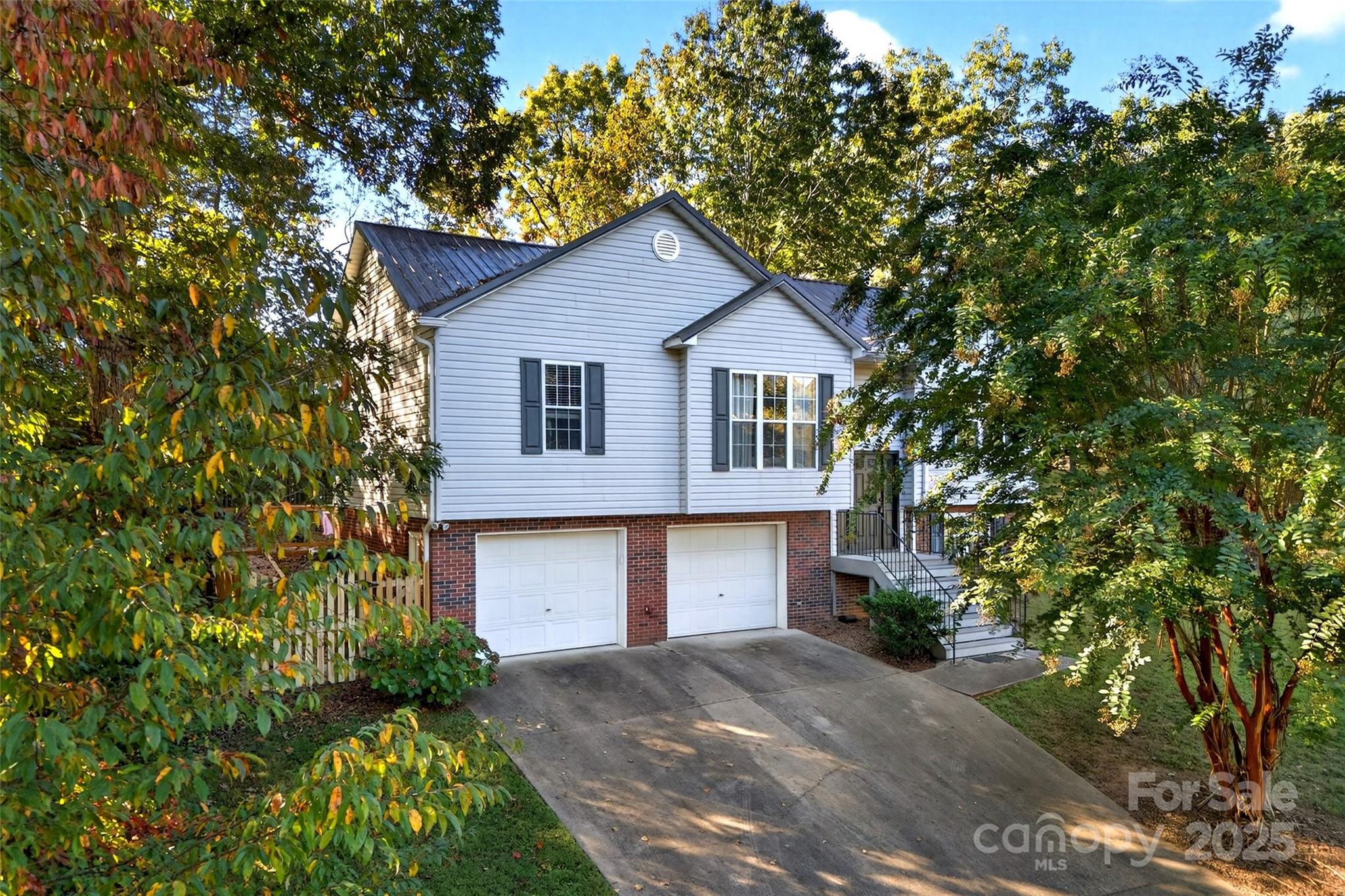 Laurel Pointe - Residential