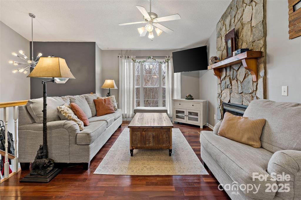 Laurel Pointe - Residential