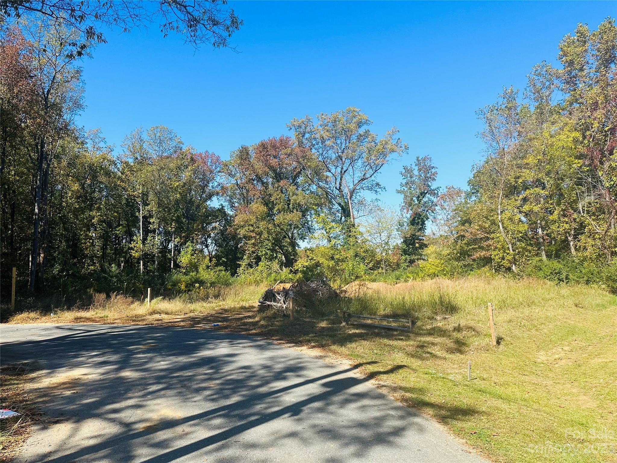 One acre lot,  within walking distance to the blue line on N Tryon St. May be able to subdivide into two,
Great opportunity for investor, minutes from UNCC, dinning, shopping center, two miles to NODA, easy access to I-85 and I-485.
Seller is agent brother