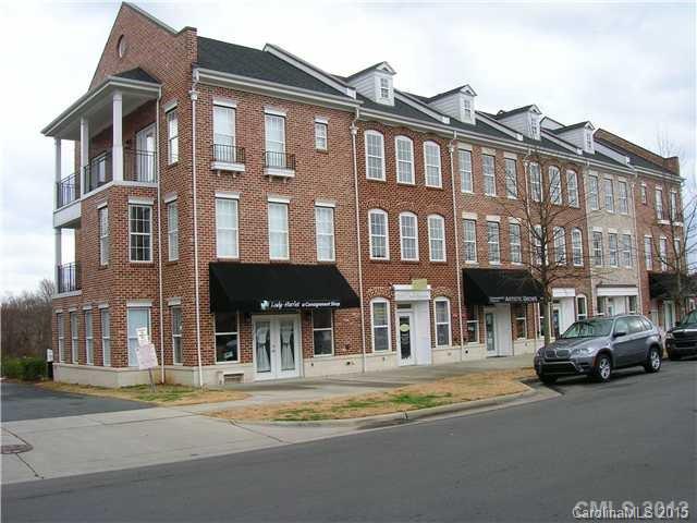 Great Retail space in busy area, close to 485, shopping and residential.
Additional $125 per month for electrical and trash