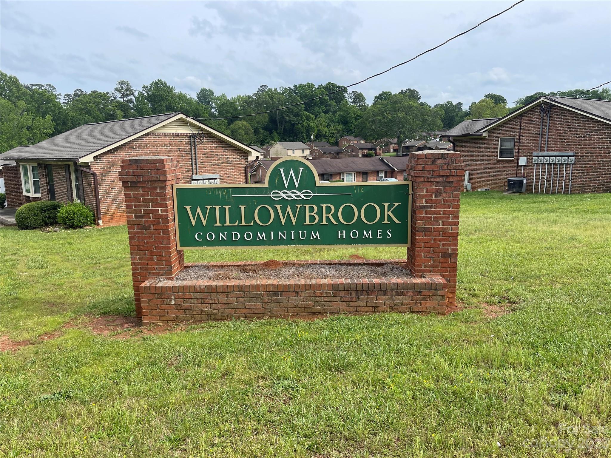 7 condos all leased. 2BR/1.5BA, brick and vinyl exterior. Additional information available upon request.