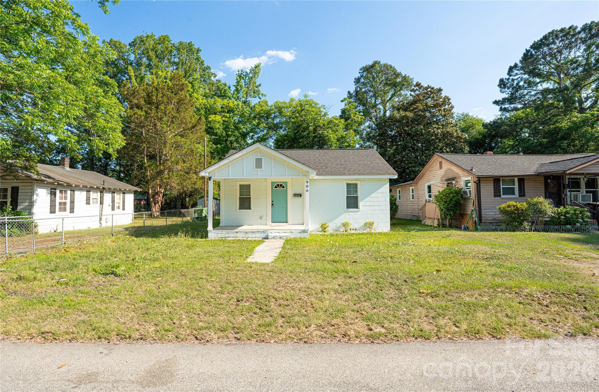 Charming 2-bedroom, 1 full bath home situated on a 0.16-acre lot in Florence offering convenience and potential. This 896 sqft property features a functional layout and is located just minutes from downtown Florence, shopping, dining, and everyday essentials. Convenient access to local parks, schools, and major roadways makes commuting simple while still enjoying nearby entertainment and recreation. Schedule your showing today!