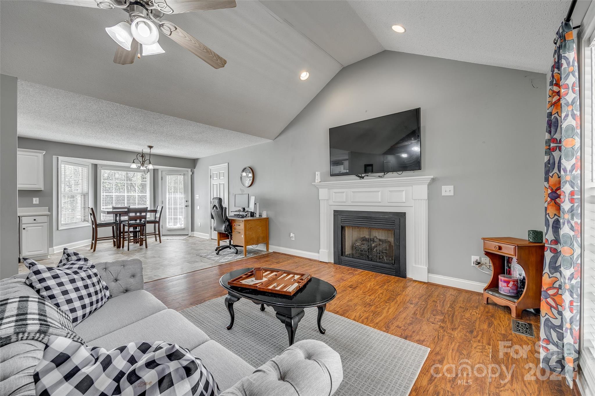 RAGIN ESTATES - Residential