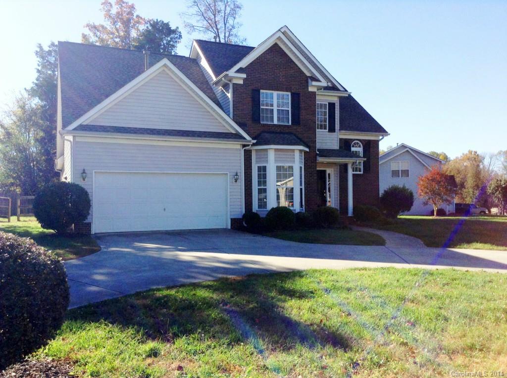 Open and Spacious Home with two story Great Room. Kitchen features large bar open to the Great Room and sunny eat-in Breakfast niche.Formal Dining Room. Master Bedroom is on the main with vaulted ceiling. Master bath has dual sinks and separate shower. Large master closet. Two bedrooms up with a Jack and Jill bathroom.Large Bonus room could double as Bedroom four. Backyard is fully fenced. Very impressive exterior with circular drive. Close to I-77,I-485 and I-85. Near all city ammenities.