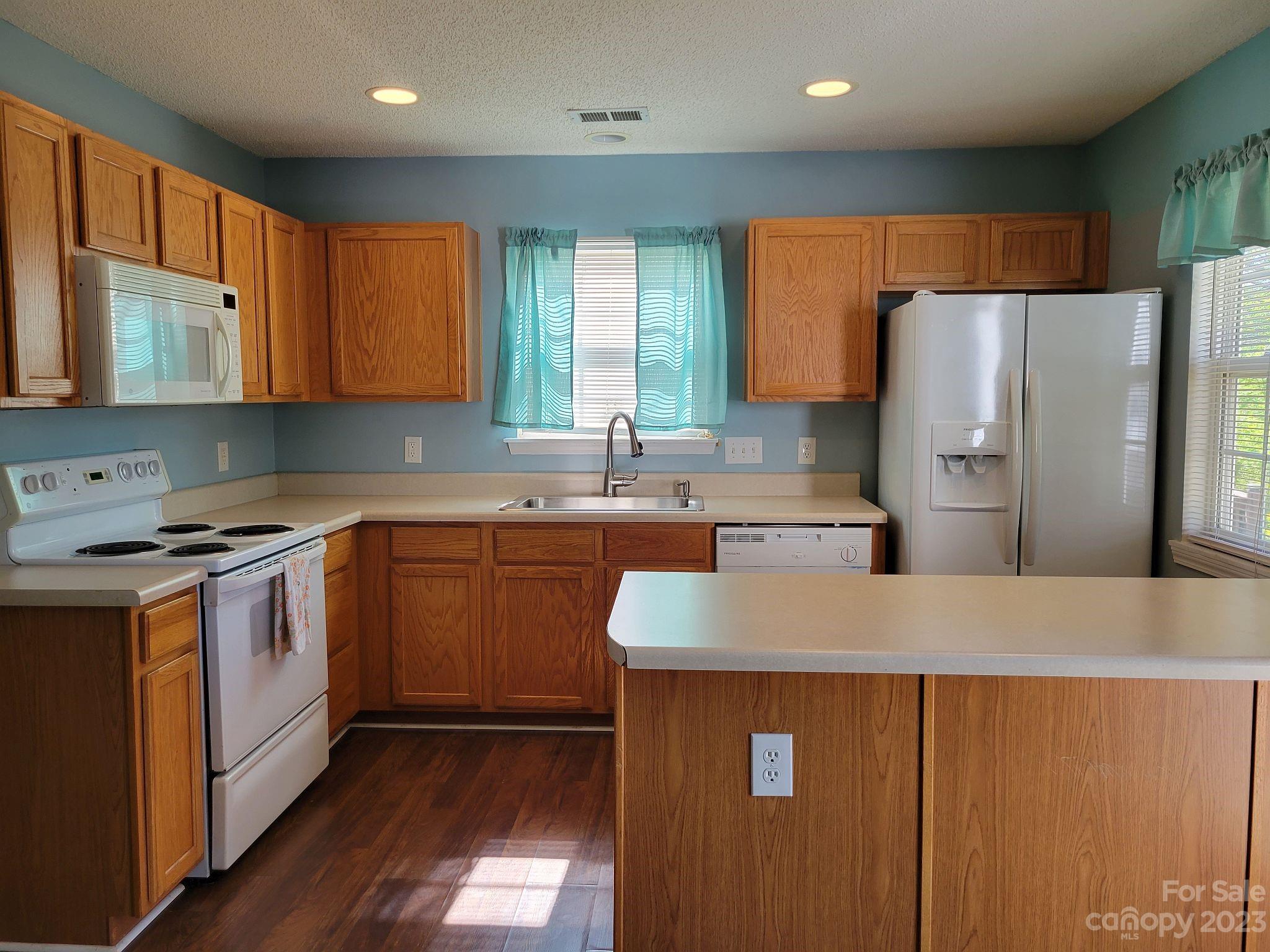 The Townes at River Crossing - Residential