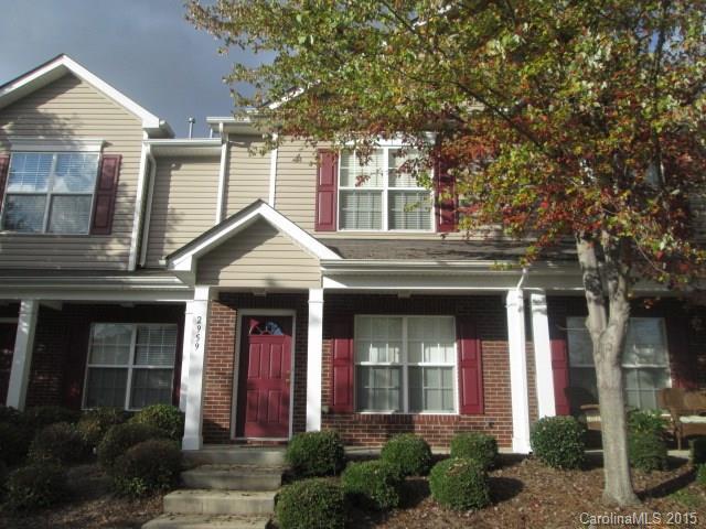 Great Matthews location at a reasonable price.  Affordable Summerfield townhome with 2 bedrooms on 2nd floor, open floorplan on main level, gas fireplace and carpet throughout.