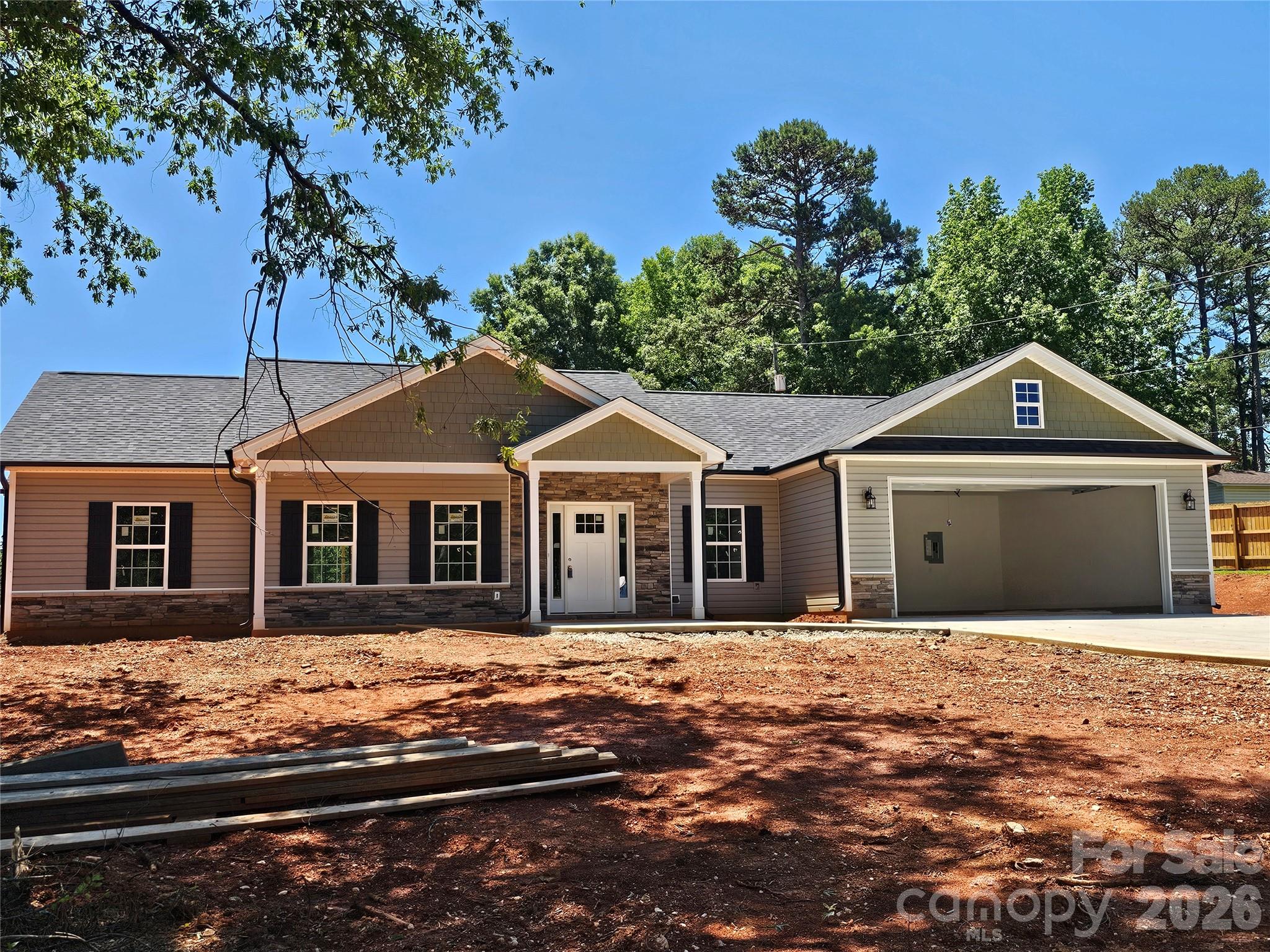 Great new construction home.  Home features 9ft ceilings, split floor plan, rear screen porch. Garage size 24 x 24.
Buyer can pick out some interior items depending on stage of construction.  Call listing agent for more information.