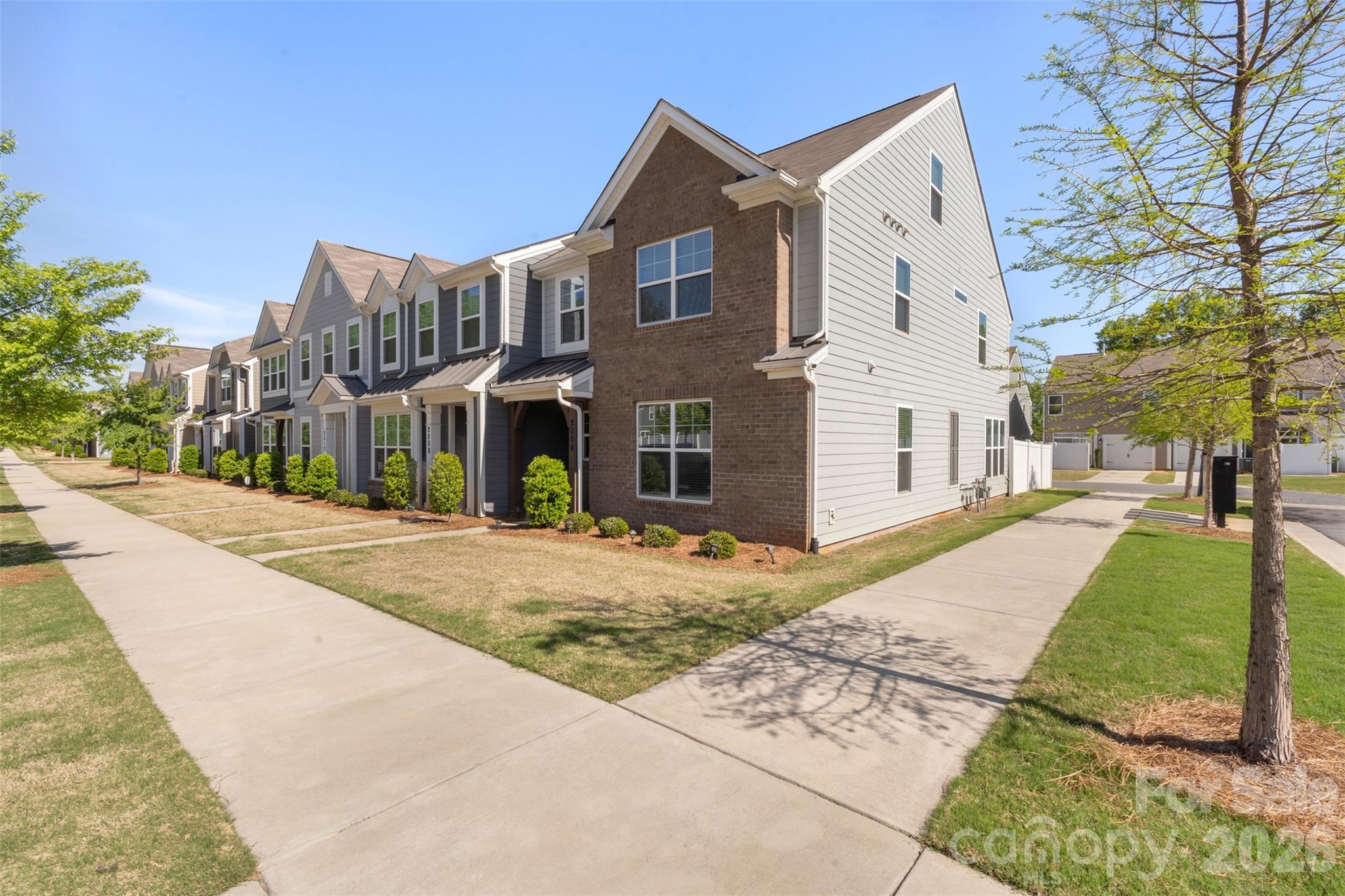 The Enclave at Davis Lake - Residential