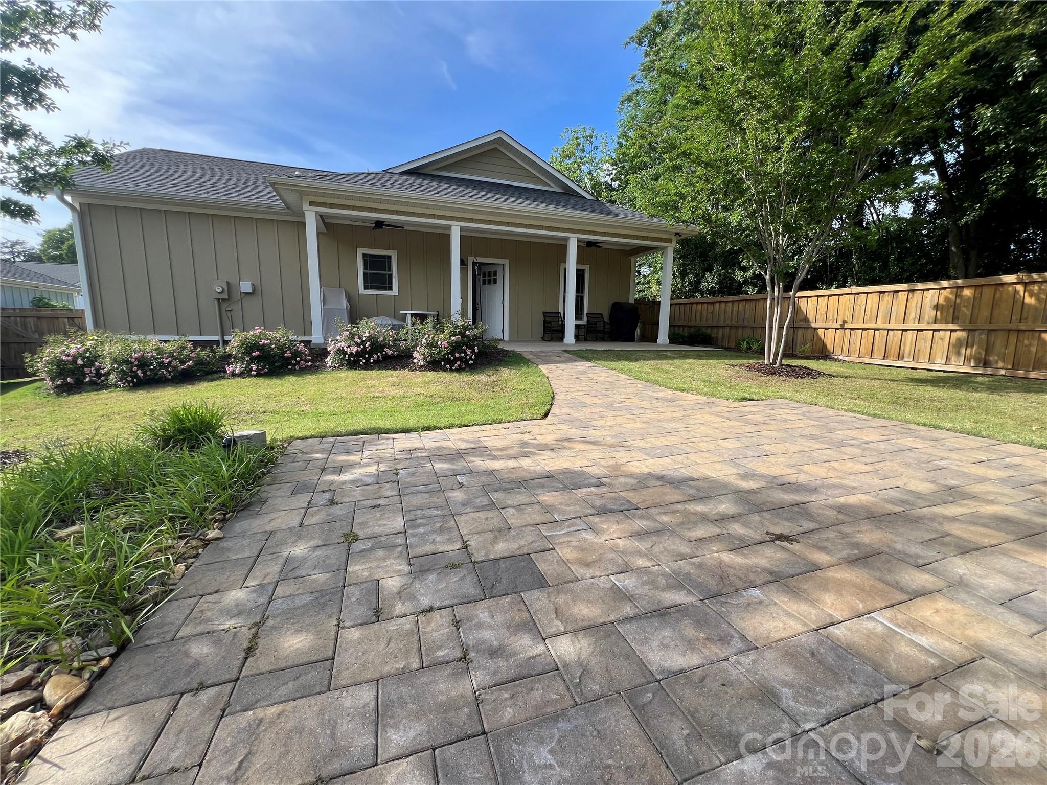 Twelve Oaks - Residential