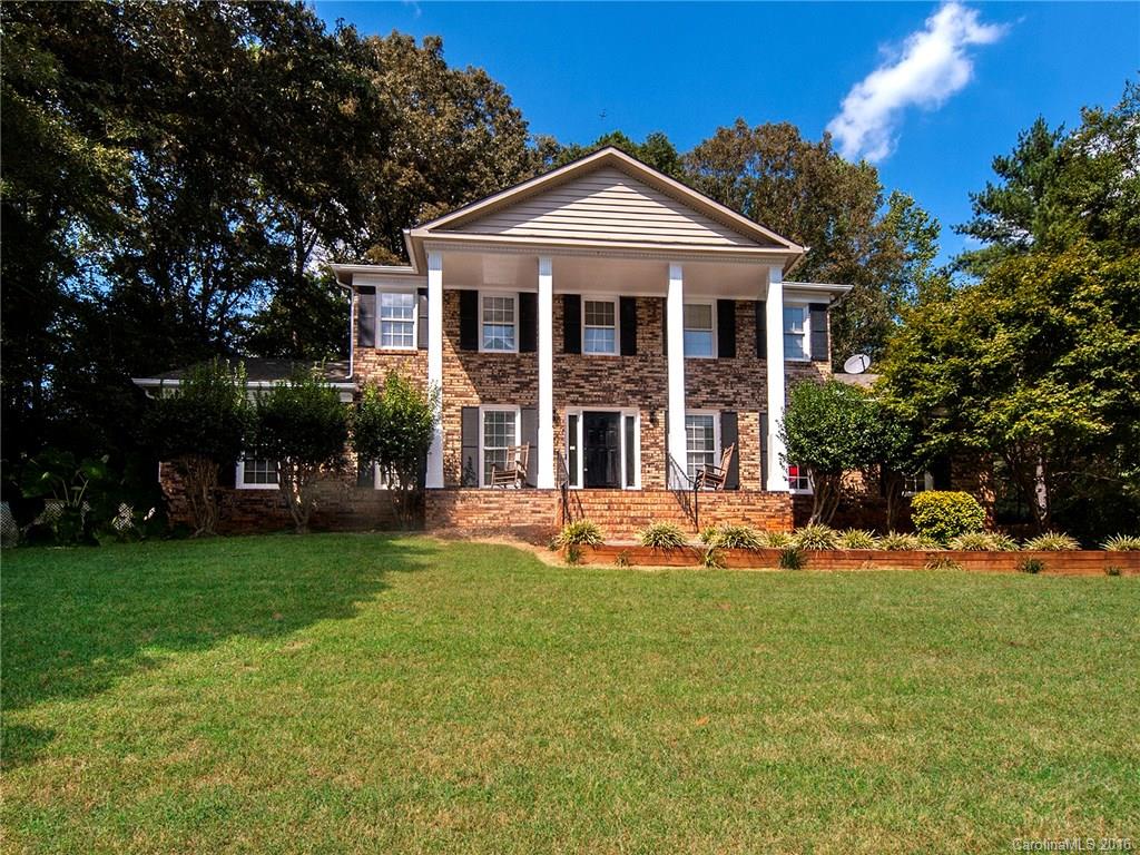 This corner lot home sits on .42 acres and has a private fenced in backyard with a new patio(July 2016) .  Master bathroom has been upgraded to included tile on  the (flooring, garden tub and in the shower) and new vanity.  The guest bathroom has been newly upgraded with new tub, toliet and vanity.  Other features include:  gas fireplace, gas cooktop/electric oven,  new flooring throughout the home, and  lots of storage. Very close to shops in Downtown Fort Mill.  Fort Mill Schools!