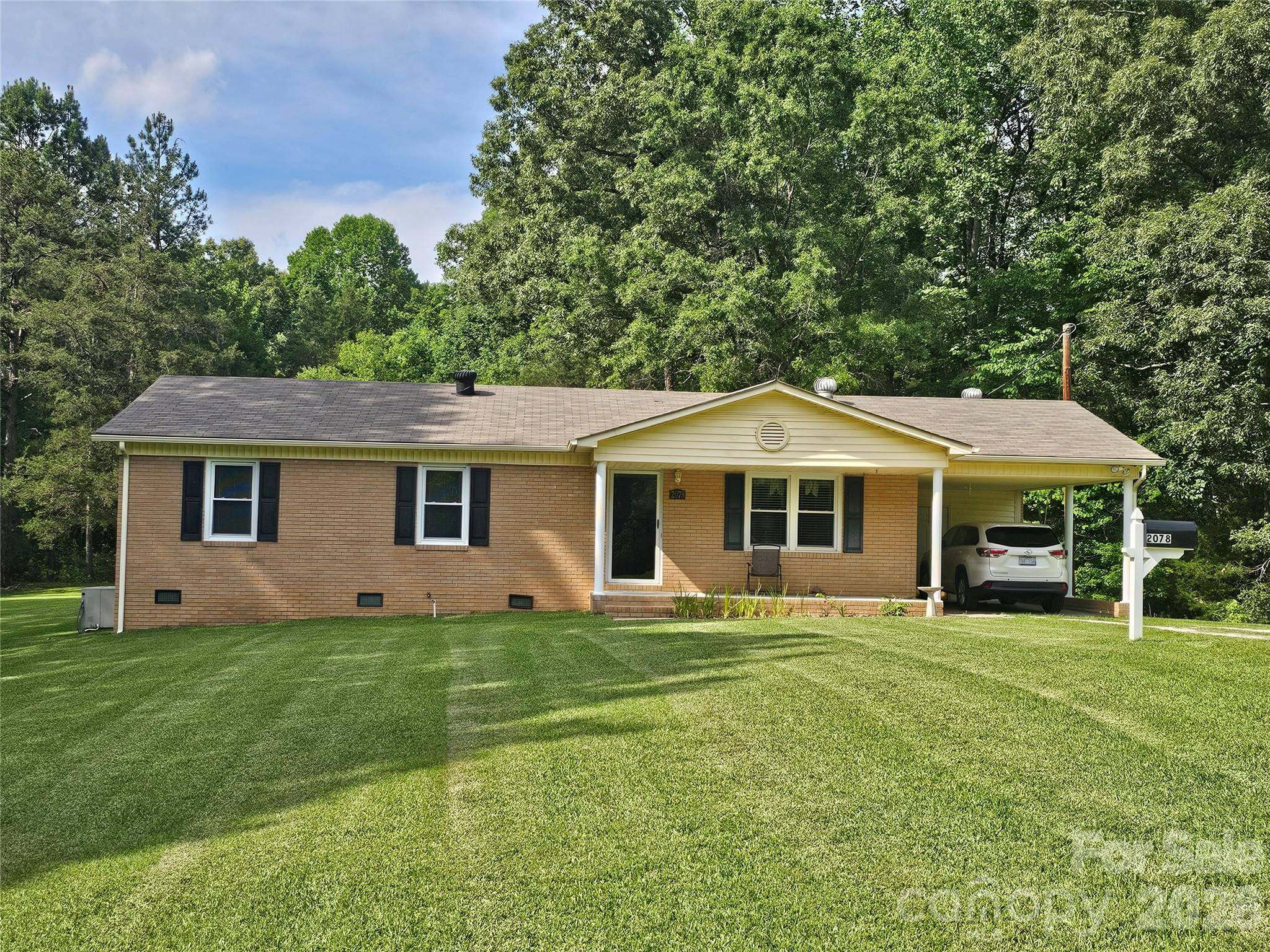 Come and enjoy the country life, this home sits on approx. 5.97 acres.  The home features 3 bedrooms, open living, dining and kitchen area. Dining area has french doors that open onto a large deck.