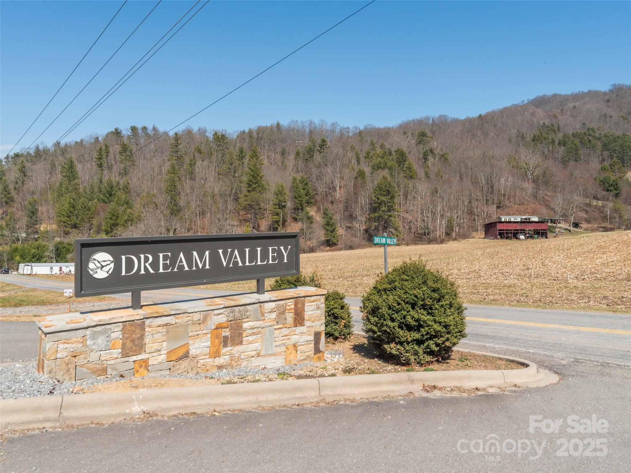 Dream Valley - Land