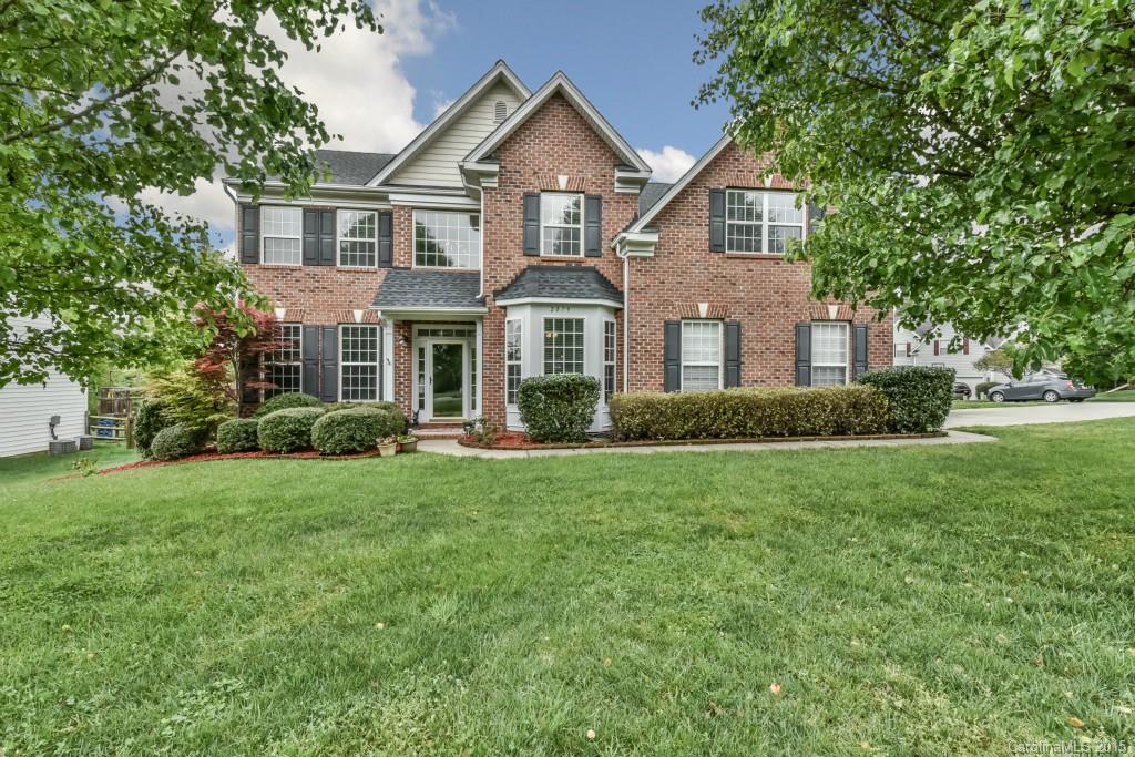 Fabulous 2 story in an amenity-rich neighborhood.  This home features hardwood floors, granite counters in kitchen, vaulted ceiling in great room, formal living room & Dining room,  office, huge master bedroom w/sitting room, and 3 other nice sized bedrooms.  Fenced backyard with mature landscaping and privacy.