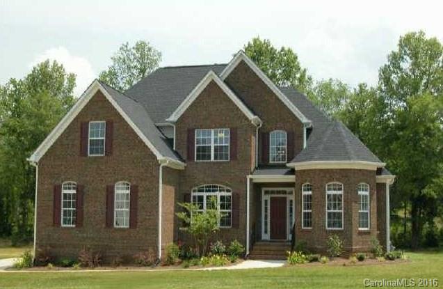 Gorgeous home shows like a model. Very spacious and elegant. Nice hardwood floors, granite countertops, fireplace, new carpet, fresh paint throughout. Full dining room, large master bedroom on main floor, large master bath with 2 separate vanities for him/her & Jacuzzi tub. One more room on main floor can be mother in law suite.  Large size Bed/Bonus room with closets and window. Large private backyard with a deck.
This is a commanding home in a great neighborhood. Come and make it yours!!
