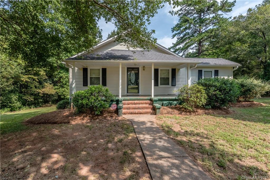 This property has everything that is hard to find......huge lot, great schools, privacy, detached garage, screened in porch and lots more! This home is ready for you to move in! Schedule a showing today. Foundation is in need of repair. Seller to make repairs with acceptable offer. Seller has received multiple offers and is calling for highest and best by 5pm Sunday the 22nd.