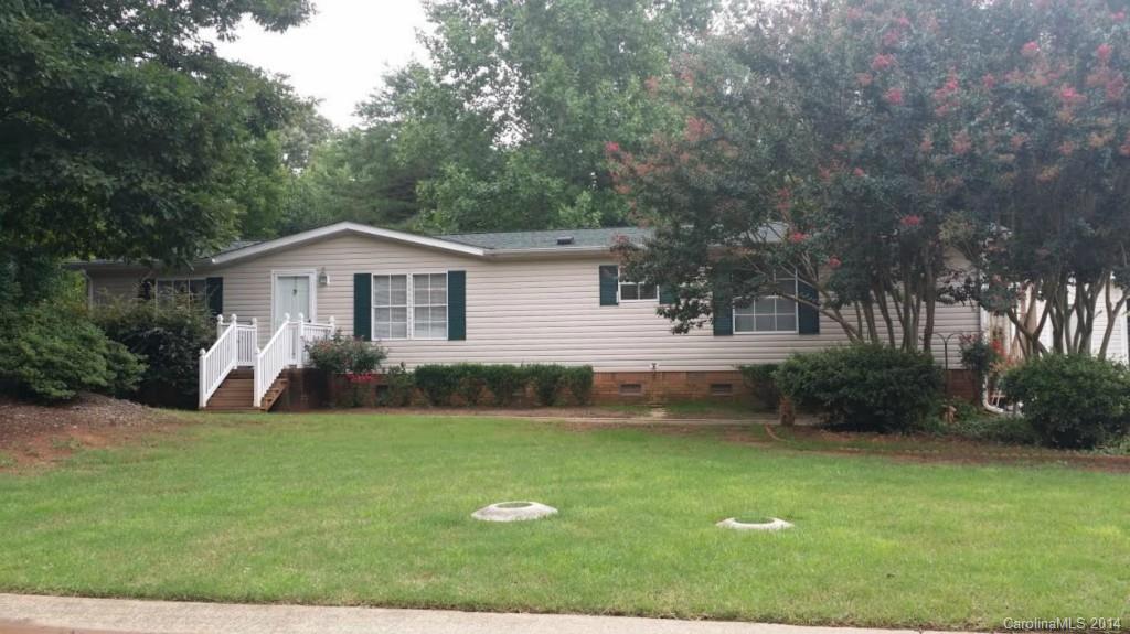 Wonderful location with private back yard and landscaped beautifully.  The screened porch is absolutely wonderful with a lovely view of the back yard.  This one is ready to move in.  Located in superb Clover School District with low S.C. taxes.   Make this your new home!