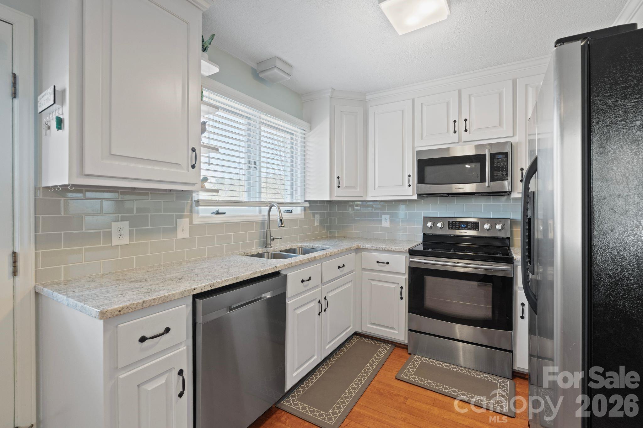 Knolls Point - Residential