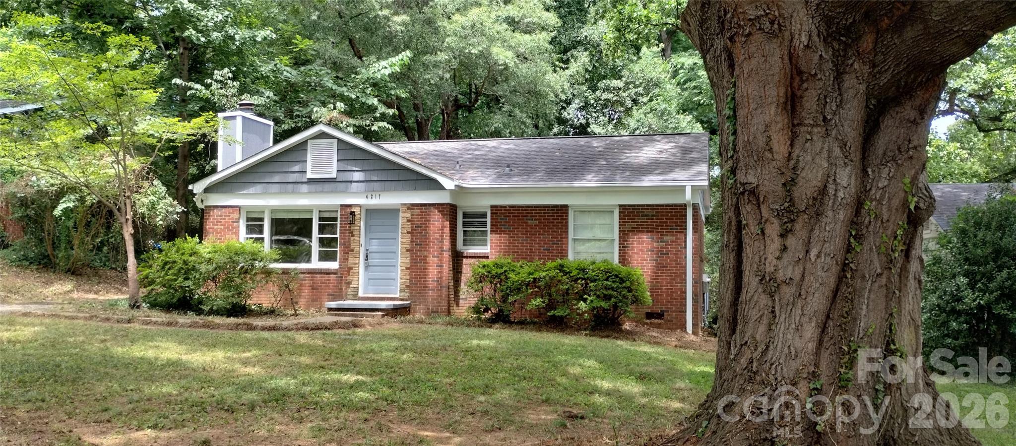 This charming 3-bedroom, 1-bath home at 4217 Winfield Drive in Charlotte’s Sheffield Park offers comfortable living with modern updates. The interior features upgraded finishes, including stylish quartz countertops, a beautifully tiled bathroom, an updated tub surround, and new ceiling fans throughout.  Out side is a screened in porch and a deck for enjoying the back yard.
Kitchen: Features elegant quartz countertops and a bright, functional layout.
Bathroom: Completely refreshed with new toilet, new vanity, tiled floor and a newly finished subway tile tub surround.
Bedrooms: Three well-sized rooms equipped with updated ceiling fans for year-round comfort.
Location: Situated in the desirable Sheffield Park neighborhood, just minutes away from Uptown Charlotte.