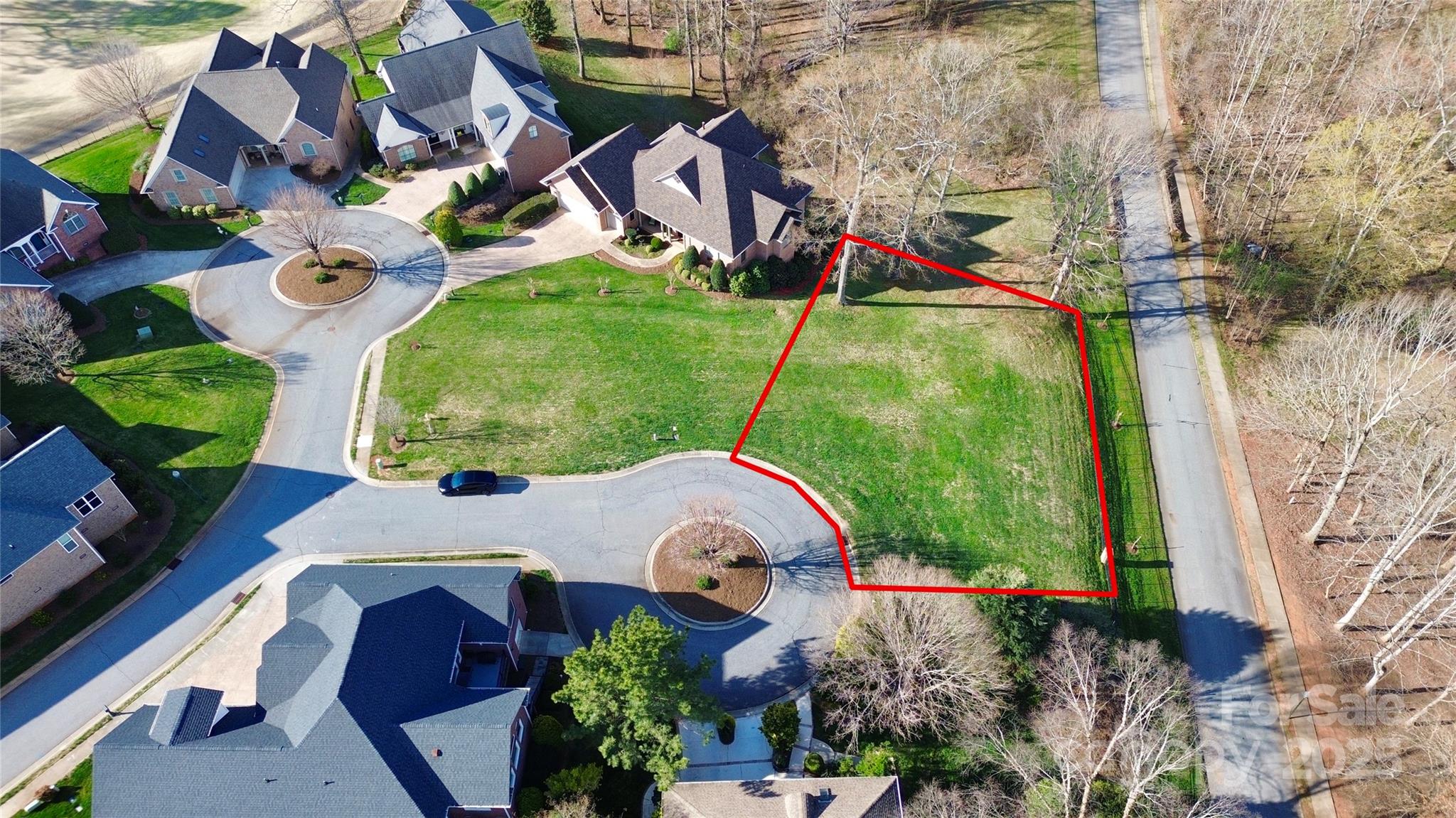 This lot is located in an artfully designed full service recreational community of Rock Barn. Enjoy the golf course view of the Jackson Golf Course from your home. The back of the property is lined by a metal fence & beyond it is a road leading to the clubhouse. A gentle slope makes building a walk-out basement or crawl space a likely building choice, survey & plat available. First owners platted a building envelope for the home that they wanted to build, no plan though. Rock Barn amenities include a well known full service spa, two golf courses, pickleball courts, tennis courts, volleyball court, outdoor swimming pool, clubhouse, two dining facilities, an equesterian center. See www.rockbarn.com for details on the club memberships. Most of the amenities require membership for use. The Jackson Golf course, Fresh Chef Restaurant, & Rock Barn Spa are open to the public, residents get preferred rates. Make an appointment to see the equesterian center about a mile away from the community.