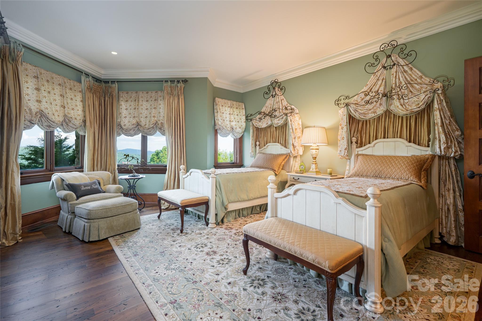 Reynolds Mountain - Residential