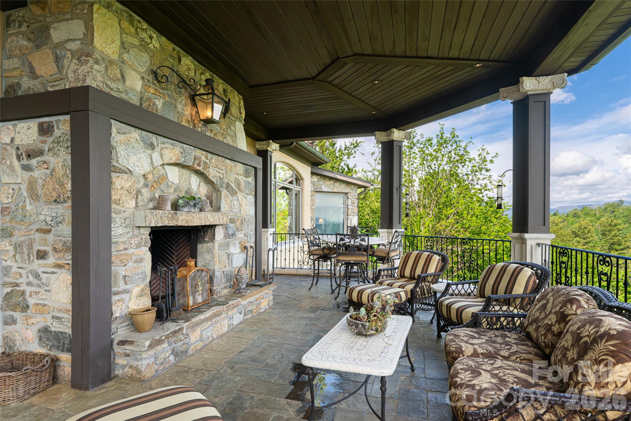 Reynolds Mountain - Residential