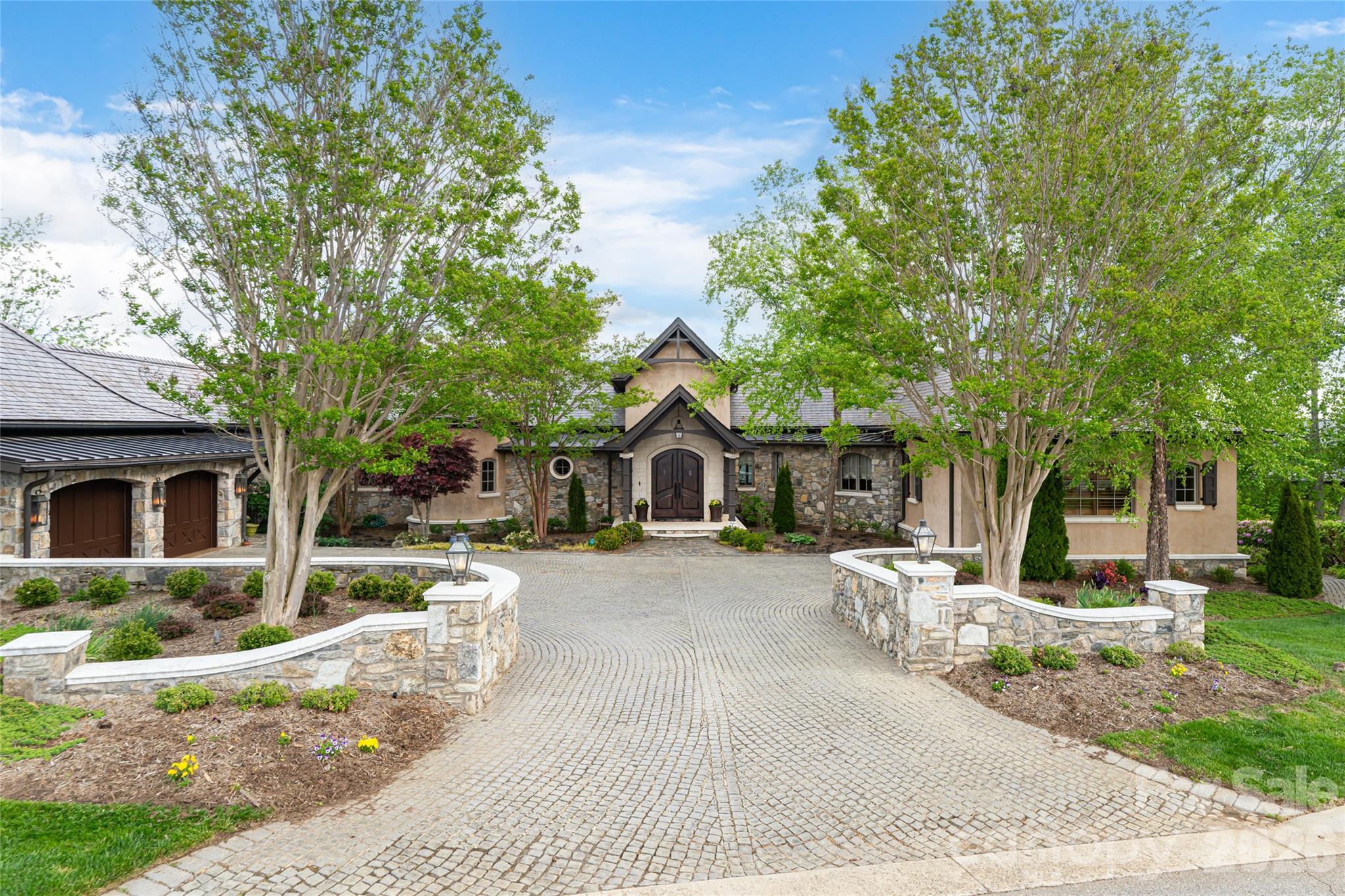 Reynolds Mountain - Residential
