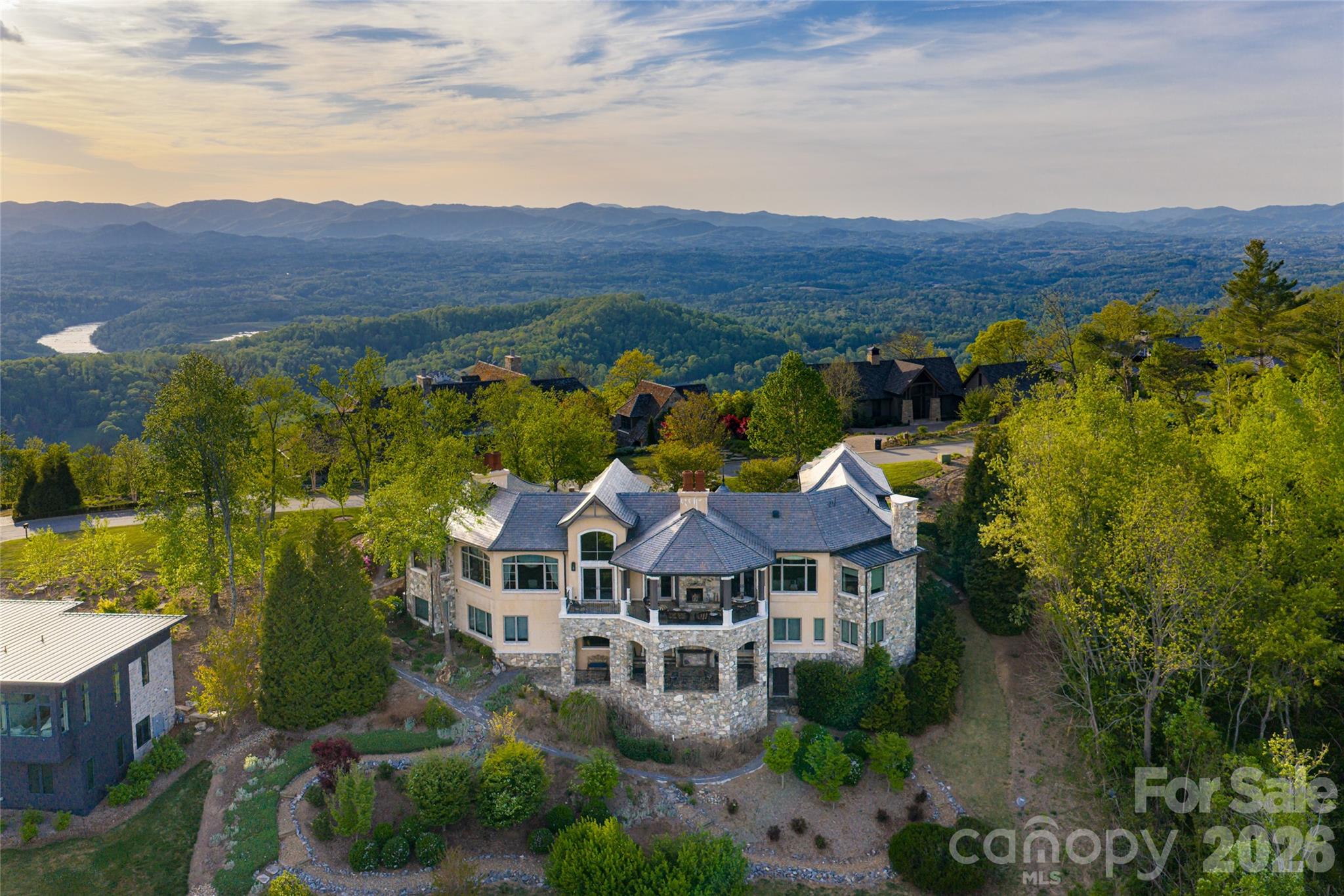 Reynolds Mountain - Residential