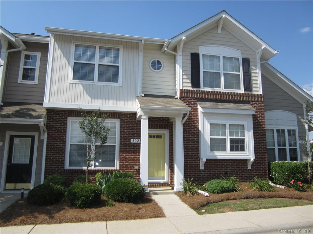Ready to move in!! Excellent condition. 2 bedroom and 2.5 bathrooms, wide open floor plan. Huge closets. Excellent location and excellent schools. Do not wait!! This will go quick! Priced to sell!