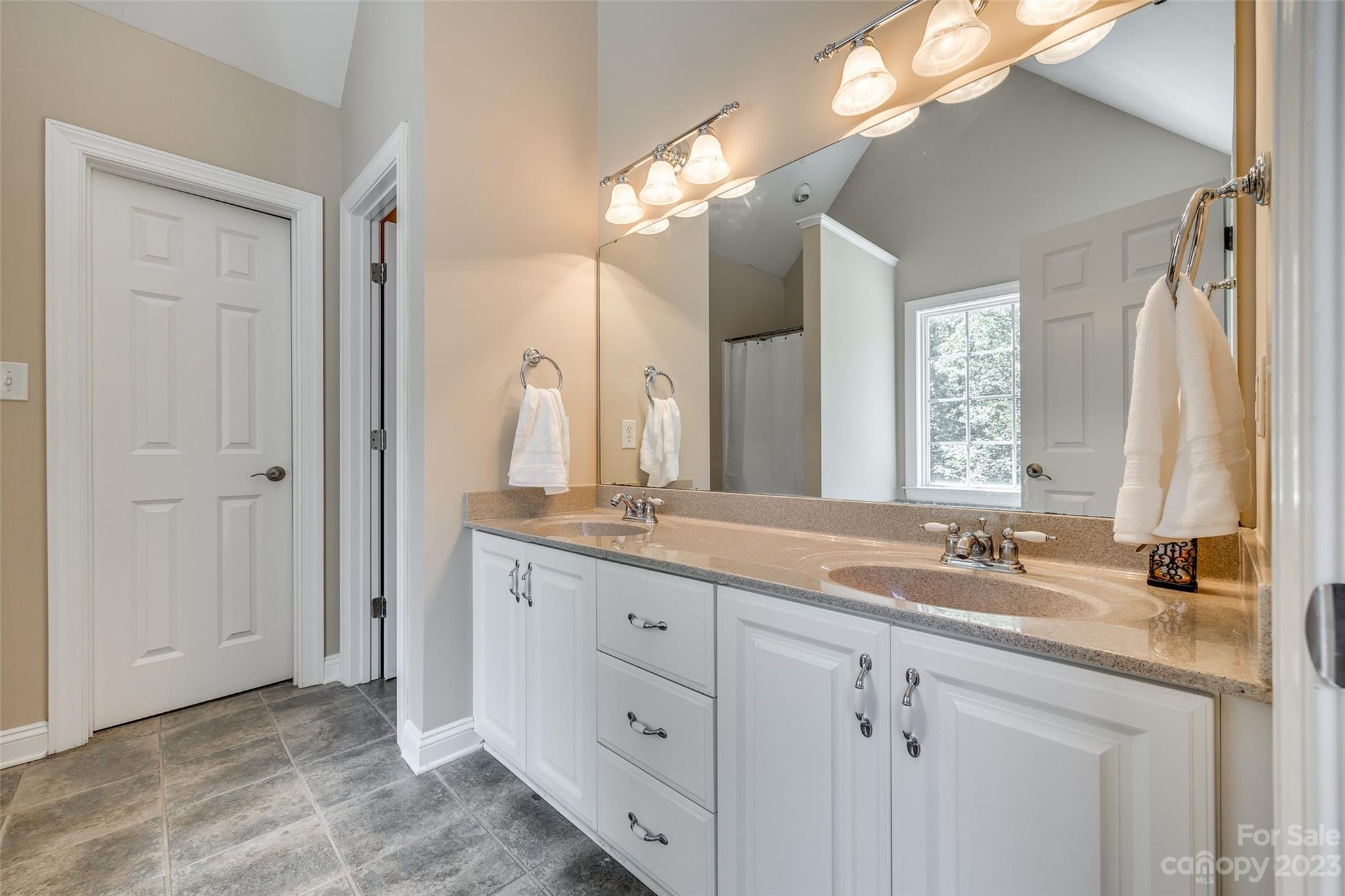 The Lakes At Derby Downs - Residential