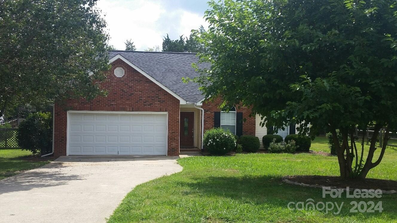 Ranch with great floor plan. Great room with fireplace and vaulted ceiling, three bedrooms and two baths, open kitchen with breakfast area, two car garage, private back yard with golf course view. Beautiful cabinetry in kitchen and stainless appliances.