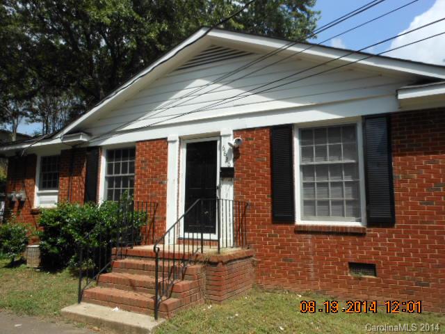 This quaint 2 bedroom 1 bath duplex nestled in the Starmount community features a large family room with original hardwood floors, a nicely equipped kitchen with plenty of counter space and a spacious breakfast area. This home also has hardwood floors and ceiling fans in both bedrooms. Make this place your home today. Call or come in to our office to see this fabulous unit today.