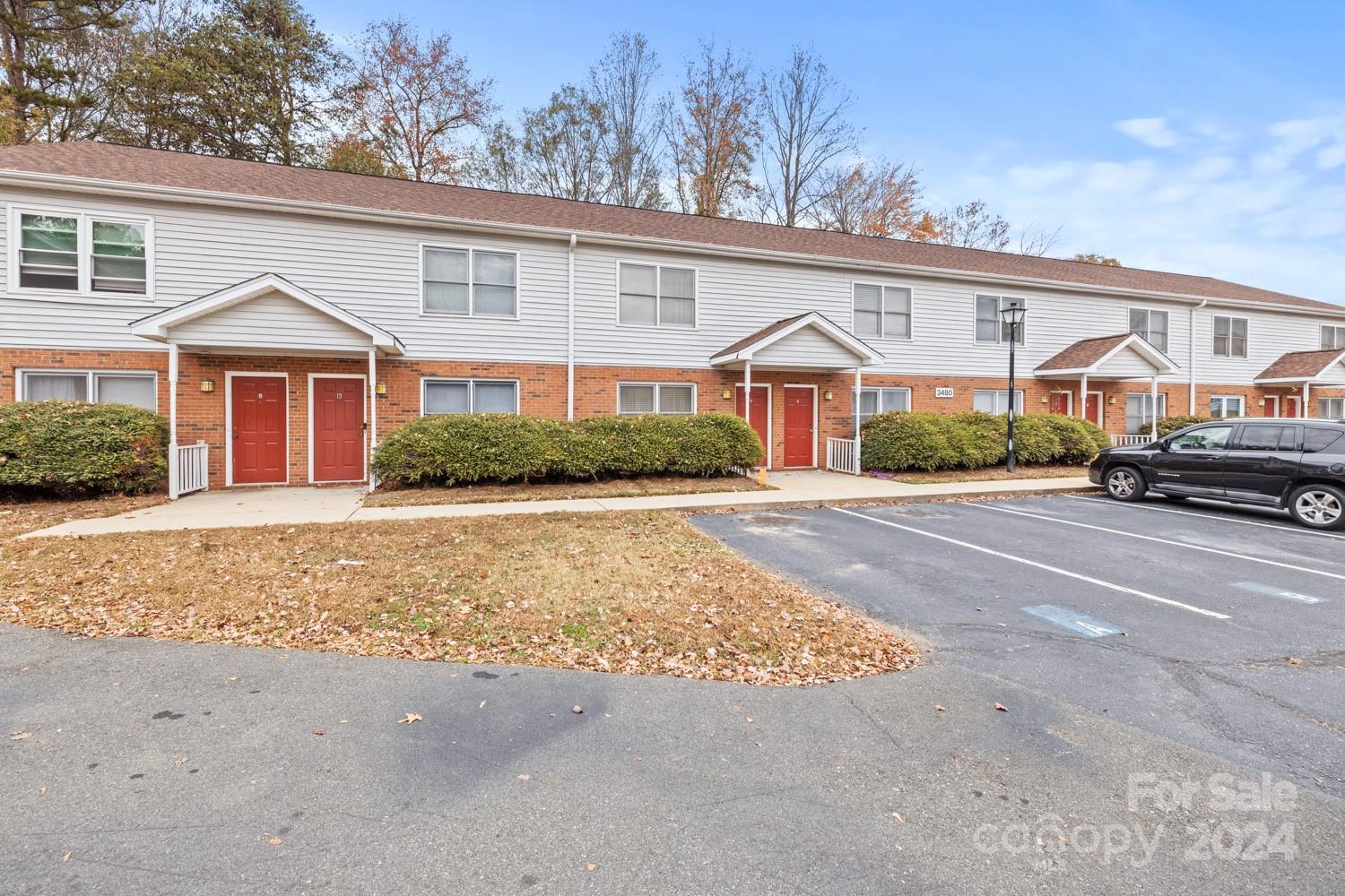 Oak Hill Square is a well-maintained apartment community located in a strong rental market. It offers an investor great upside potential with an opportunity to continue to steadily increase returns over time. The community is comprised of 34 units, 24 of which are highly sought-after two-bedroom, one and one-half bath units. In addition there are 10 one-bedroom, one-bath garden units that are also in great demand. There’s abundant parking and each apartment has washer and dryer connections.