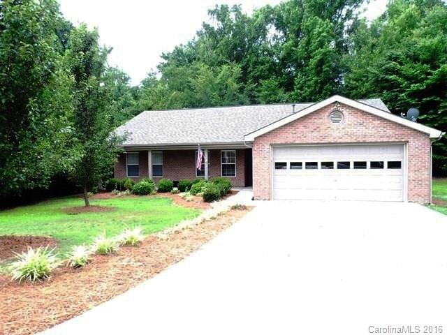 Open floor plan, 3 beds/2 baths. 2 car garage. Covered patio, Granite counter tops & ceramic