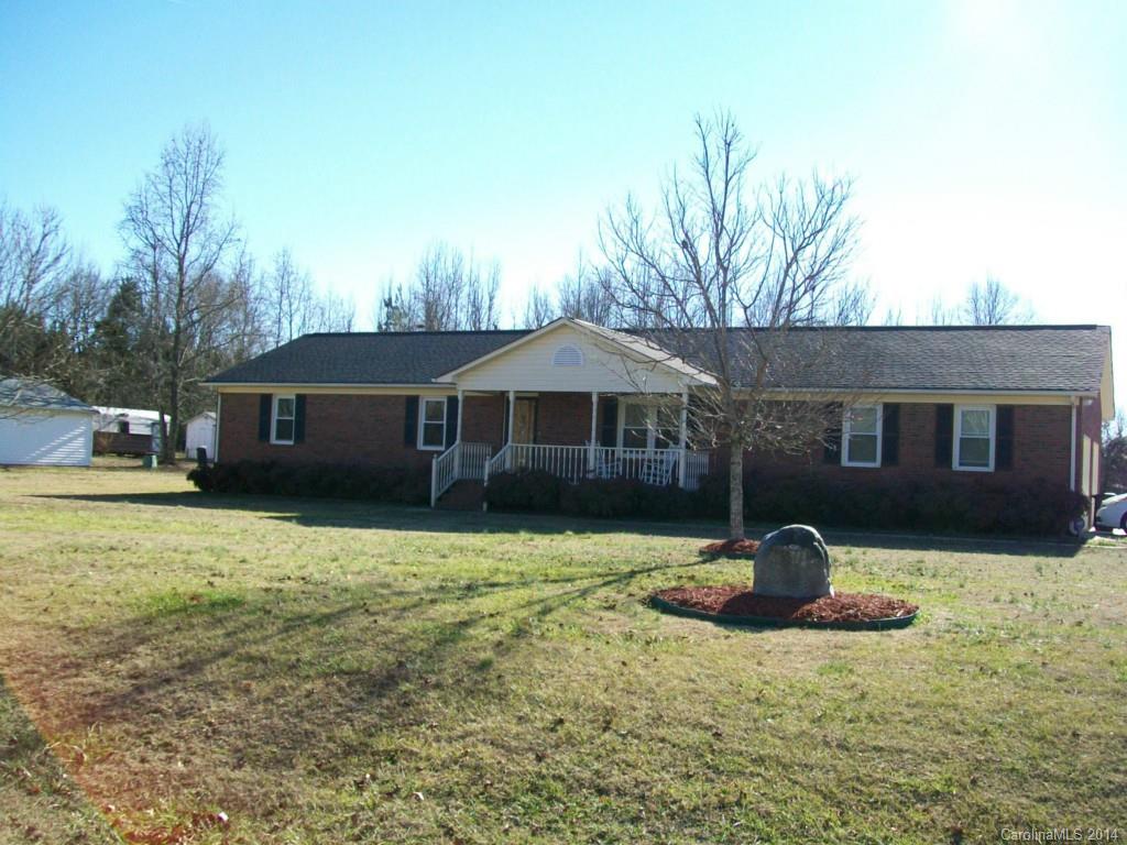 3 Bedroom / 2 Bath Brick ranch style home in nice quiet neighborhood. Newly remodeled Sunroom with heat /air. New Roof 2010, new hot water heater 2013. Close to schools and shopping