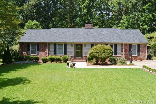 Cute ranch located in one of Fort Mill's desirable neighborhoods!  Beautiful hardwoods in main living areas and tile throughout kitchen!  Spacious bedrooms with hardwoods and bath with tile flooring. Nicely groomed yard on an acre lot!