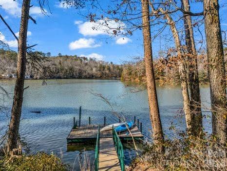 Lake Adger - Land