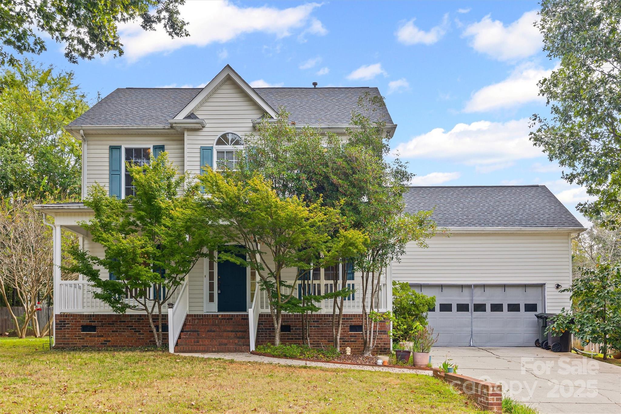 Great Investment Opportunity in Stafford Park!
This 3-bedroom, 2.5-bath, two-story home offers excellent potential for an investor or buyer ready to make it their own. The main level features an eat-in kitchen, living room with a gas fireplace, and a flex space ideal for an office, playroom, or formal dining area. Upstairs, the spacious primary suite includes an ensuite bath with a separate tub and stand-alone shower, plus a large walk-in closet. Two additional bedrooms and a full bath complete the upper level. Outside, a large back deck overlooks the private yard—perfect for entertaining or future improvements. A two-car garage provides added convenience.

Each December, Stafford Park lights up the season with its neighborhood-wide holiday decorating contest, drawing visitors from all over Rock Hill to enjoy the festive displays.