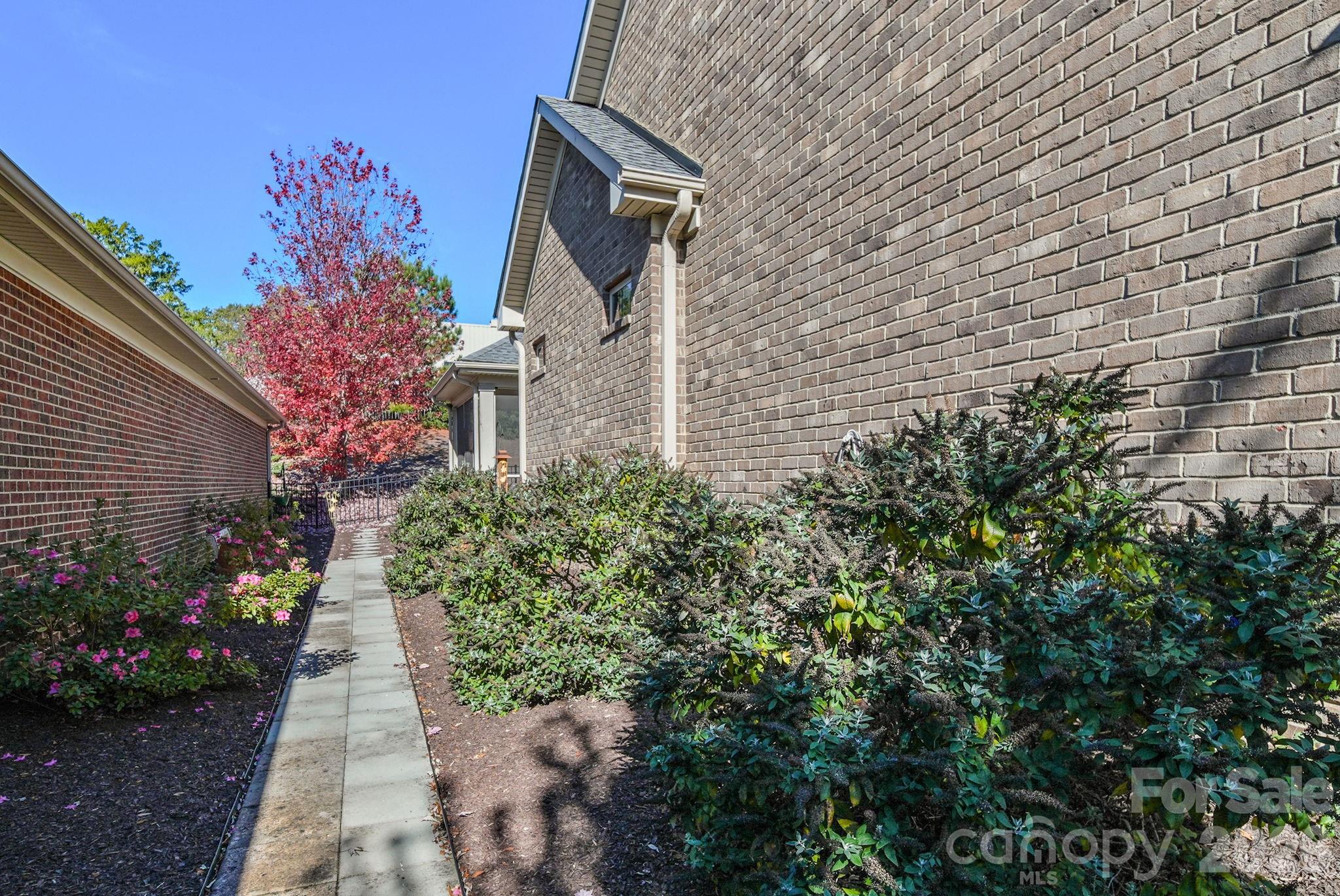 Courtyards At Harrisburg - Residential