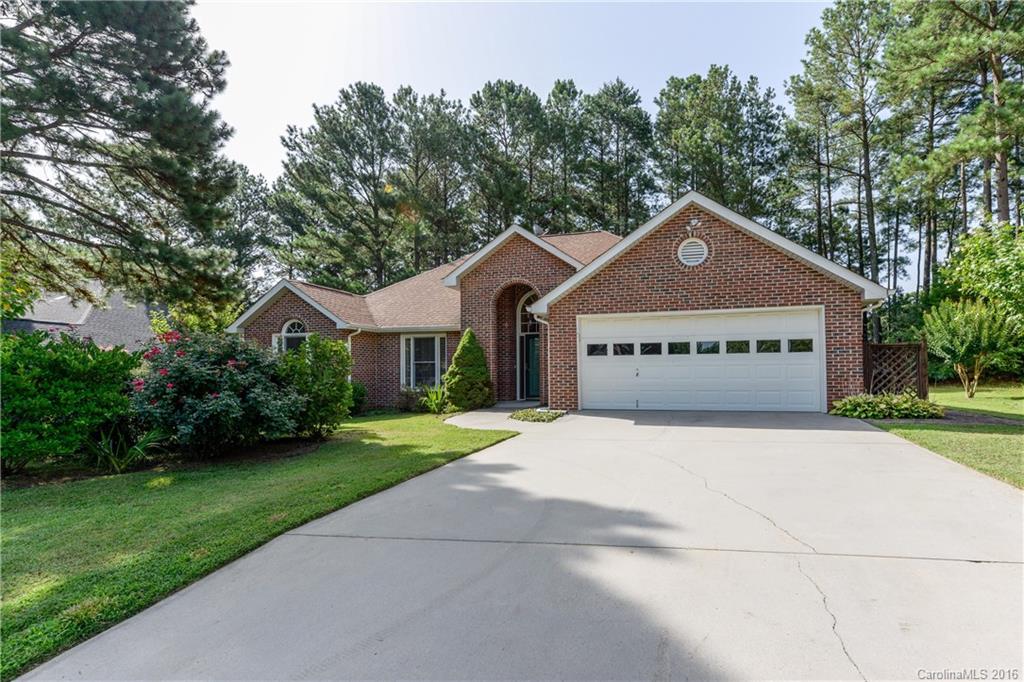 Brick ranch in Palmetto Plantation with pretty yard &  mature landscaping. Nice bright eat-in kitchen with island, window seat and door to covered patio. Tall ceilings in great room w/fireplace. Spacious formal dining room, deck from the master bedrom looks to back yard. Master bath has double vanity & separate shower.  Storage shed in back yard, convenient location to shopping & freeways.