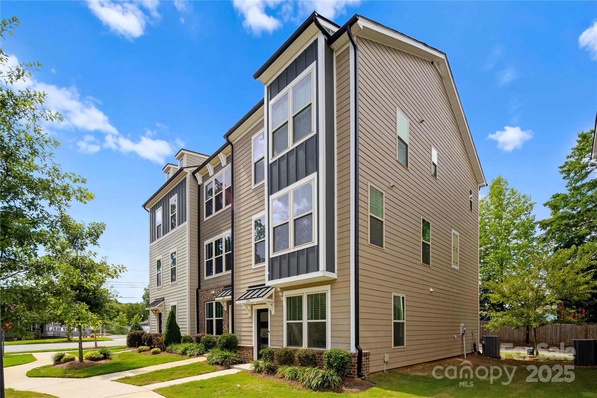 The Towns at Greenway - Residential
