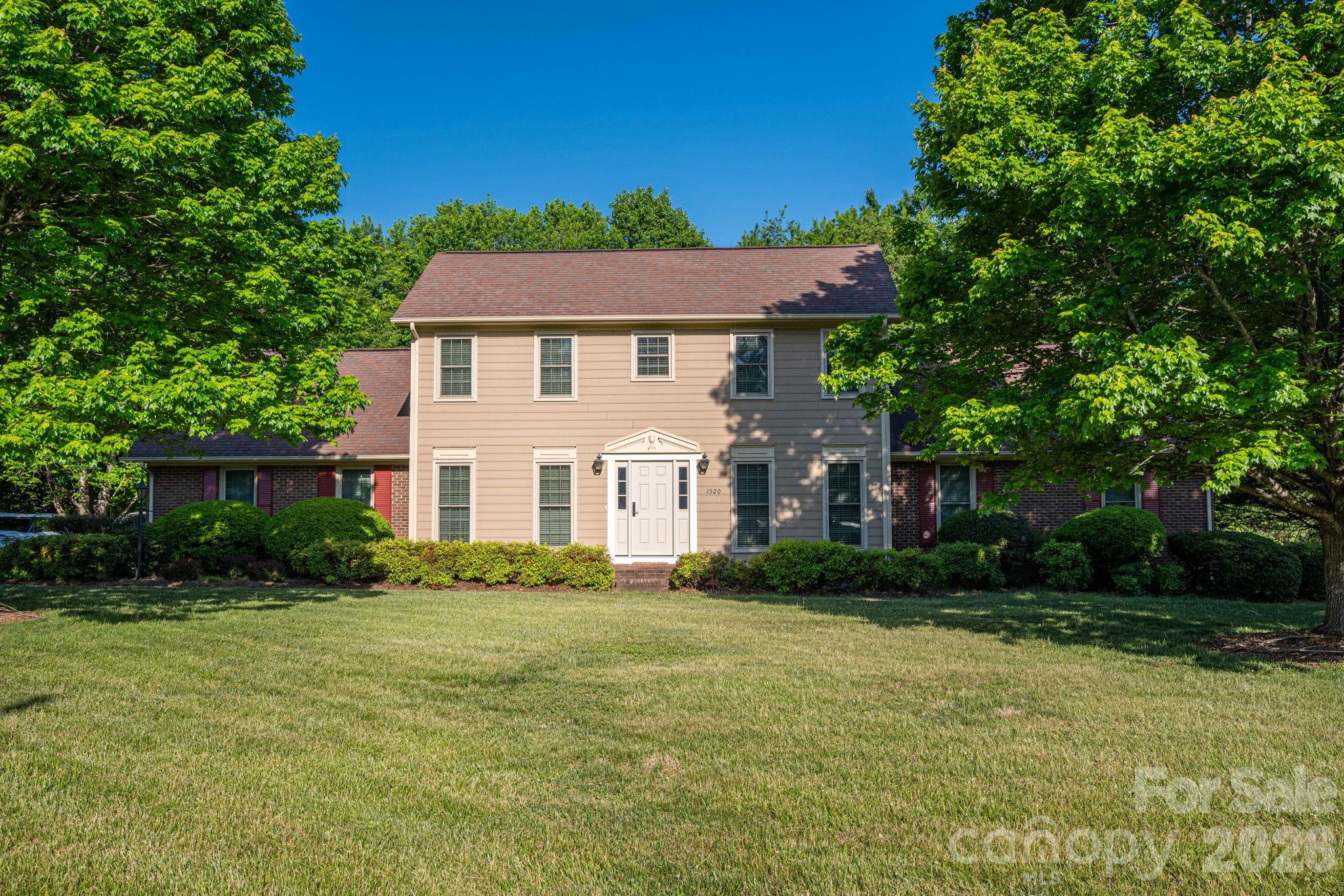 Welcome to this charming and well-maintained home located in the sought-after Su-Sans Farm neighborhood, offering comfort, convenience, and flexible living space. Featuring an inviting eat-in kitchen, this home is perfect for casual meals and everyday gatherings, with plenty of room to cook, dine, and connect.
The home was thoughtfully designed so that the layout includes the primary bedroom and bath on the main floor along with an additional bedroom and full bath, the additional downstairs bedroom is perfect for guests, family, or a home office. Step outside onto the backyard deck to enjoy a private outdoor space, perfect for relaxing or entertaining. Conveniently located near shopping, dining, Gaston Country Club, Gastonia airport and major routes, this home combines peaceful neighborhood living with everyday convenience.
Windows & doors were replaced with Pella windows in 2025
Don’t miss this opportunity to own in Su-Sans Farm—schedule your showing today!