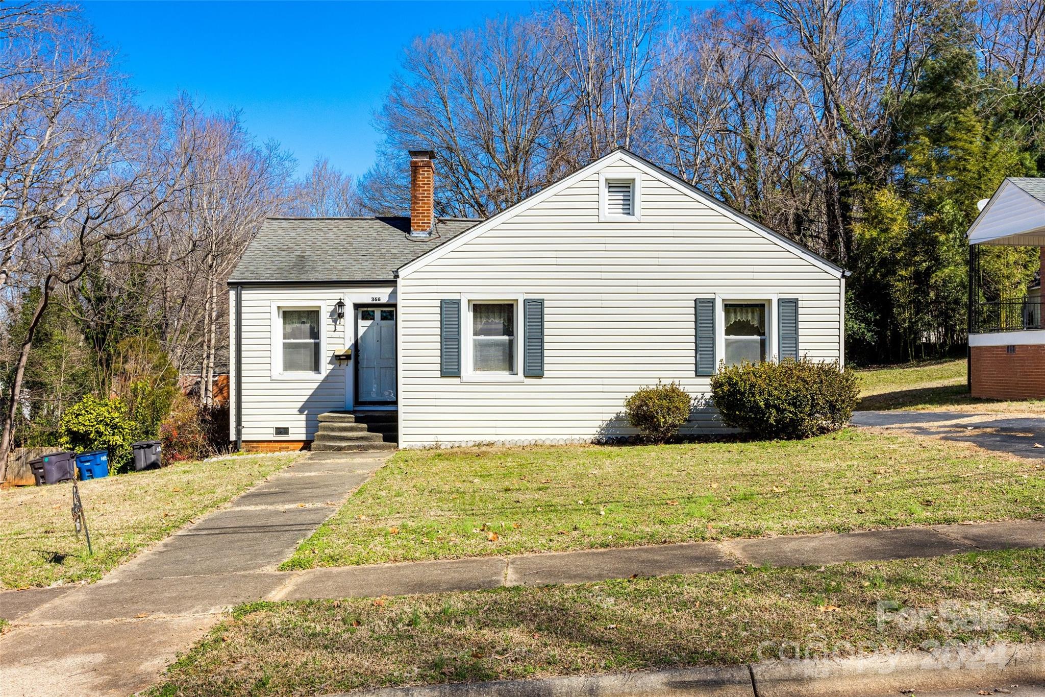 Attention Savvy Investors and Fixer-Upper Enthusiasts! Here's your chance to strike gold with this quaint home nestled in a suburban neighborhood, free from HOA constraints. Imagine the possibilities of renovating and revitalizing its charm, enhancing the living room and adding charm to the kitchen, creating a remarkable home. This is an extraordinary opportunity, in this highly opportune location. Act now and seize your chance to turn this home into your own personalized treasure.