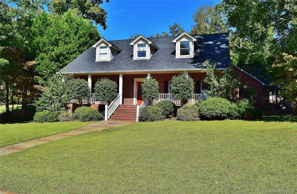Longing for simpler days with walks after dinner and listening to the cicadas buzz from your screened porch?  Look no further! This spacious and shining all-brick home in Forest Hills is waiting for you. Master suite on main floor, glistening hardwoods, and split bedrooms upstairs with loft!