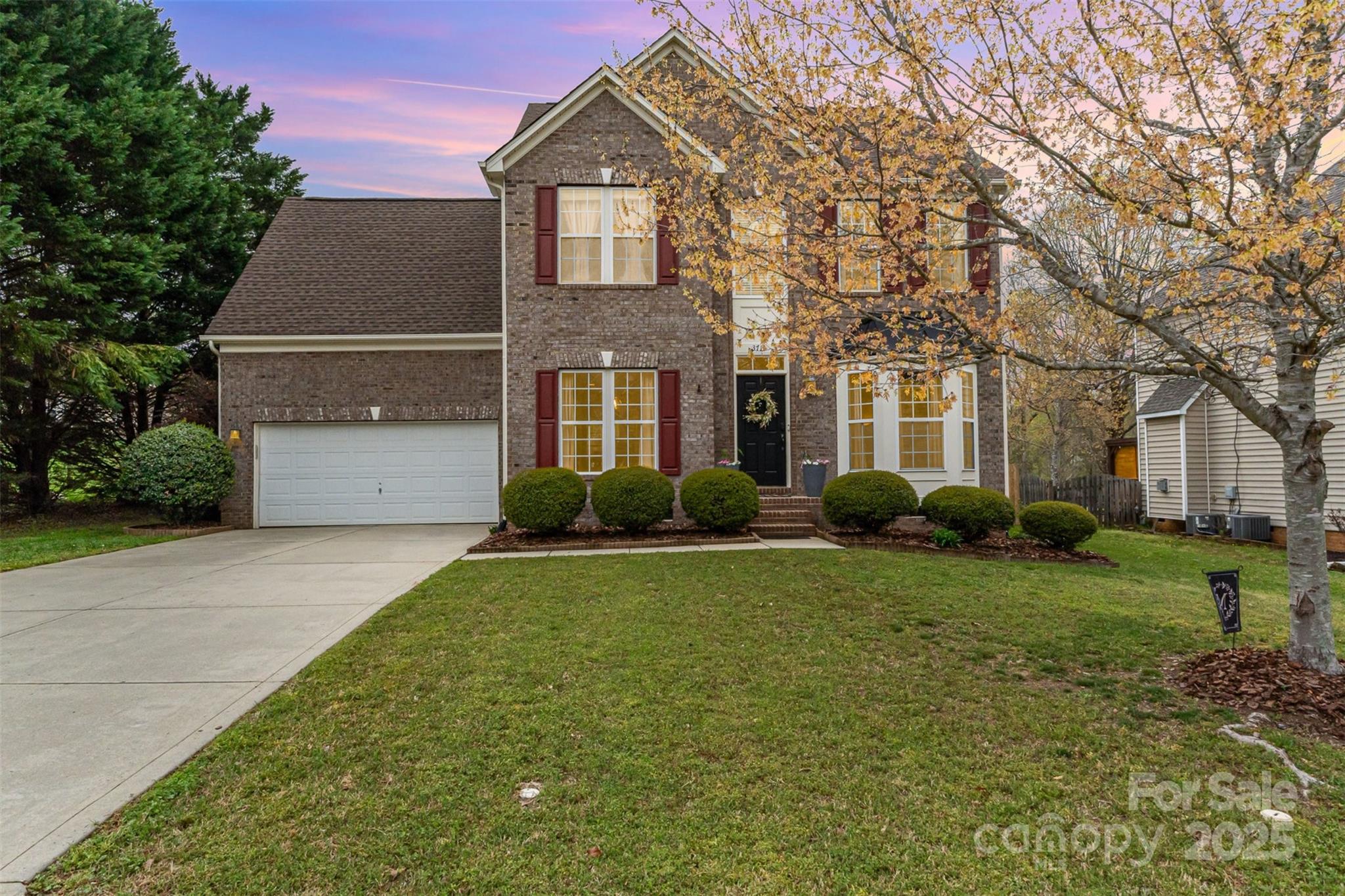 Step into this pristine home, perfectly located just minutes from the serene Lake Wylie. Boasting an open floor plan, this beautiful property features a dedicated office space on the main level, ideal for work or study. The offers abundant counter space and modern appliances, seamlessly flowing into the cozy living area. This open-concept layout creates the perfect setting for both relaxation and entertaining.
Upstairs, you’ll find spacious bedrooms with generous closet space, ensuring comfort and privacy for all. The community is packed with fantastic amenities, including a sparkling pool and a fun-filled playground, providing plenty of options for outdoor enjoyment. Situated in a highly desirable area with easy access to shopping, dining, and entertainment, this home combines convenience with luxury. Don’t miss your chance to experience this exceptional property—schedule your showing today!
