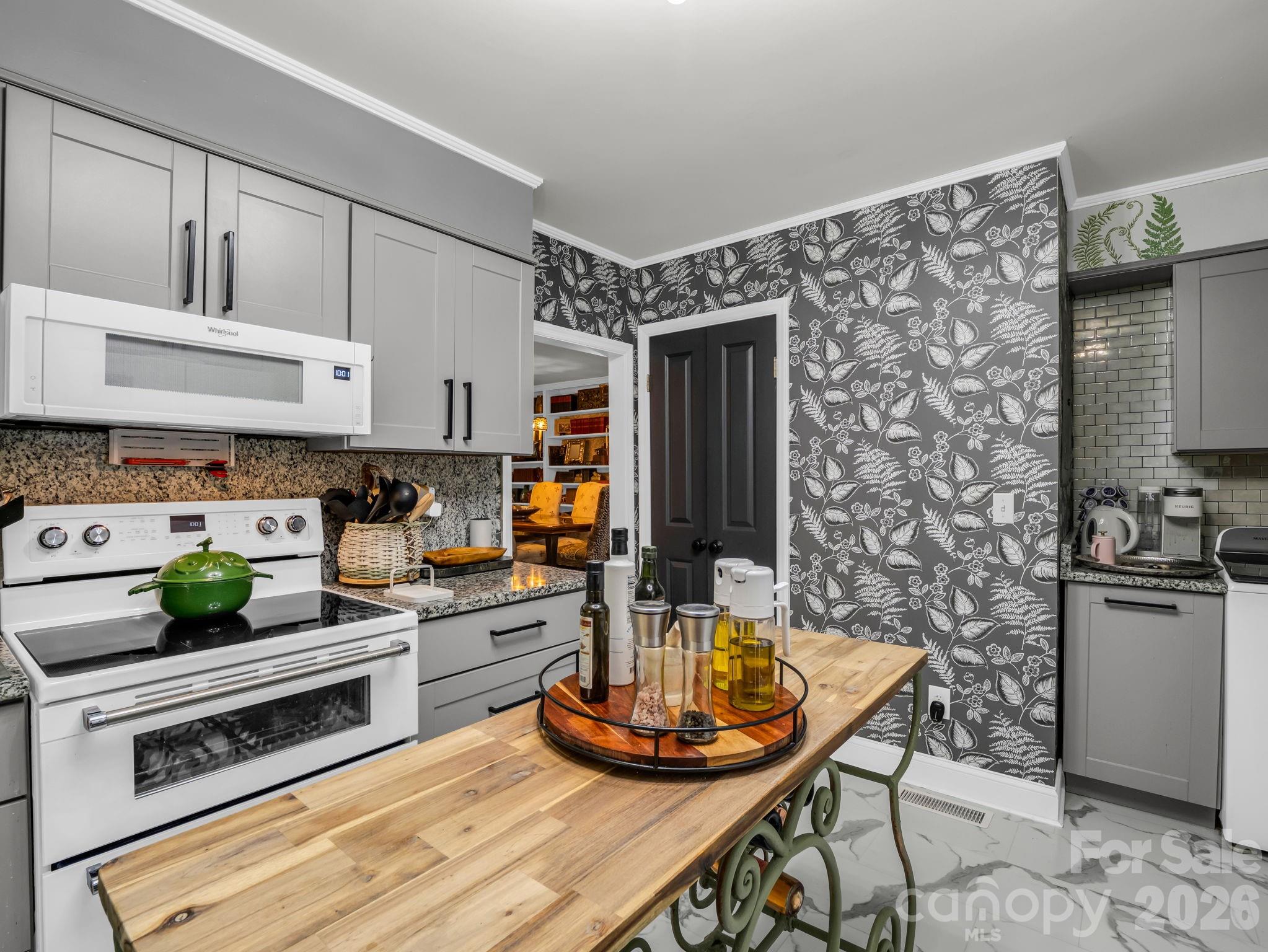 Diamond Ridge Condominiums - Residential