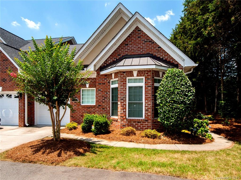 Hard to find FULL BRICK RANCH in gated community. Well maintained Townhome has deep crown moldings,built-ins,9 ft. ceilings and desirable split bedroom  plan. End unit has good light and an entrance that faces a natural tree barrier for extra privacy. Great room has hardwoods and is open to Dining room with a trey ceiling. Kitchen has  breakfast bar, corian countertops, breakfast area and a computer niche. Security system. Charleston-like patio with brick wall. Low SC taxes. 20 min.to uptown.